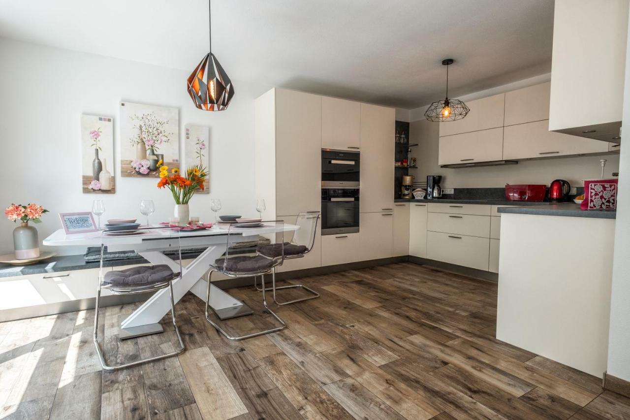 Moderne Souterrain-Wohnung Anif Exteriör bild