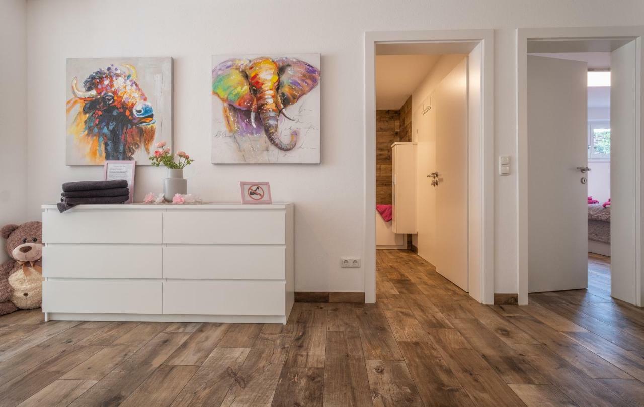 Moderne Souterrain-Wohnung Anif Exteriör bild