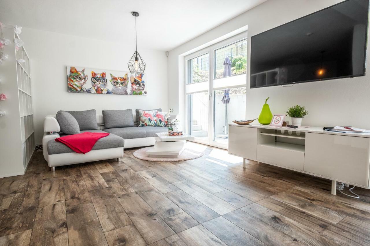 Moderne Souterrain-Wohnung Anif Exteriör bild